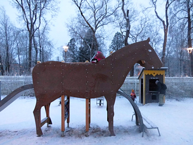 Jeux pour enfants : cheval tobbogan