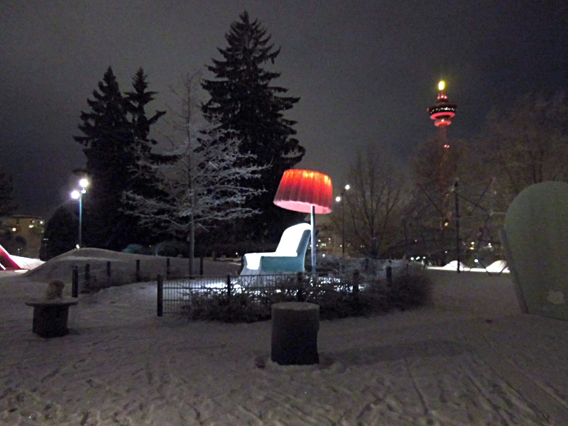 Zone de jeux dans Nasinpuisto qui fait penser à Alice aux pays des merveilles