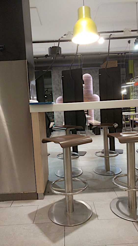 Zhom et son esprit mal placé : la bite Hesburger