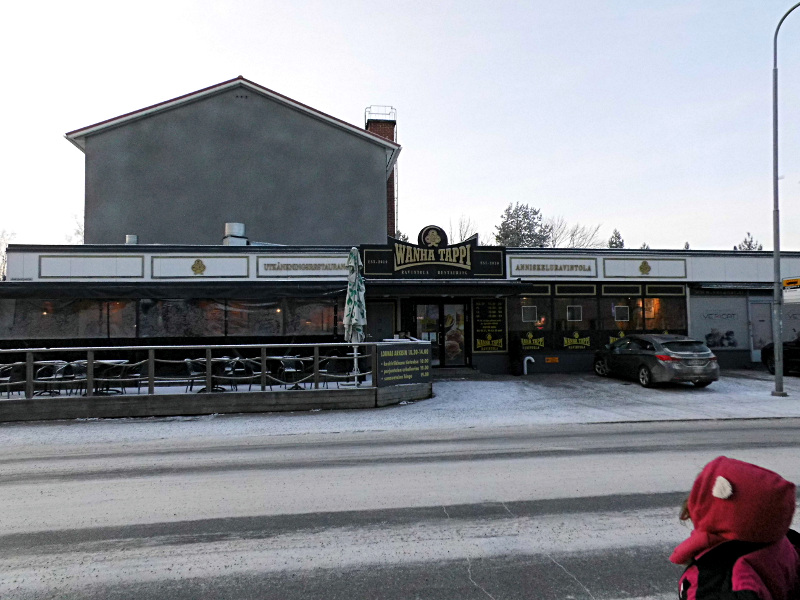 Photo devanture du restaurant du 27 novembre 2021 avec l'échelle sur le toit 