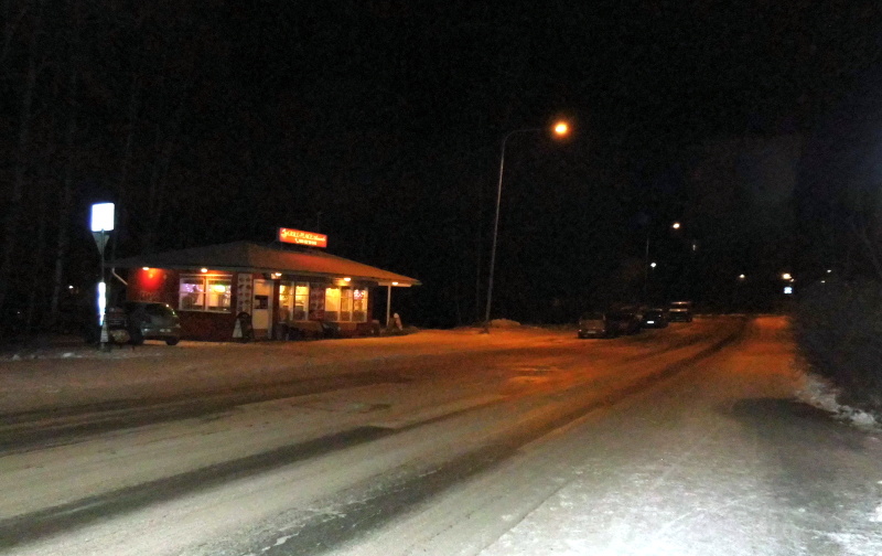 Perdu dans le noir, la lumière d'un bon burger nous attire.